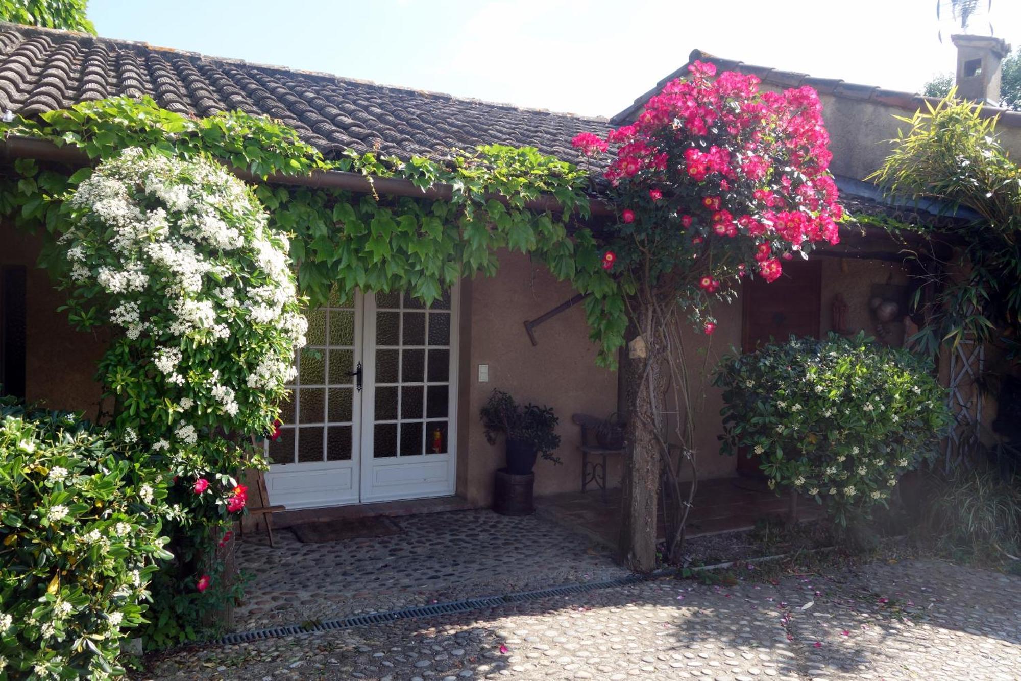 Domaine Du Lac De La Vallee La Roquette-sur-Siagne Exterior photo